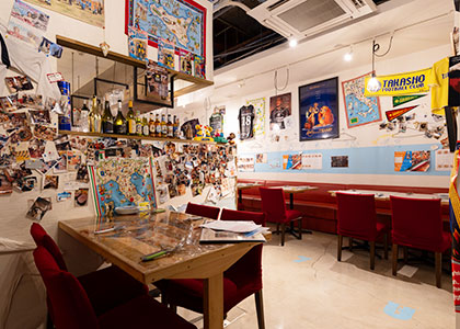 店内奥のテーブル席